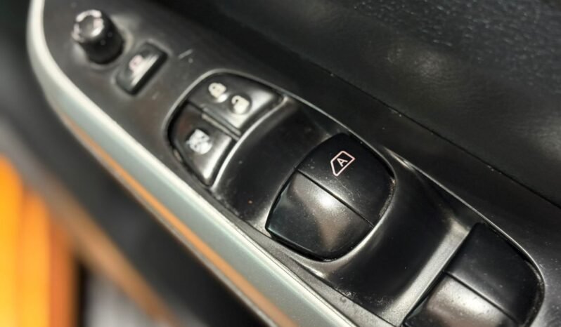 
								NISSAN NAVARA 2.5 4X4 (A) full									