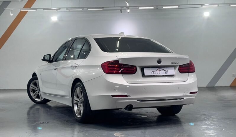 
								2013 BMW 320i (CKD) 2.0 (A) FULL LOAN full									
