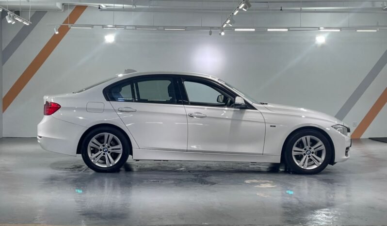 
								2013 BMW 320i (CKD) 2.0 (A) FULL LOAN full									