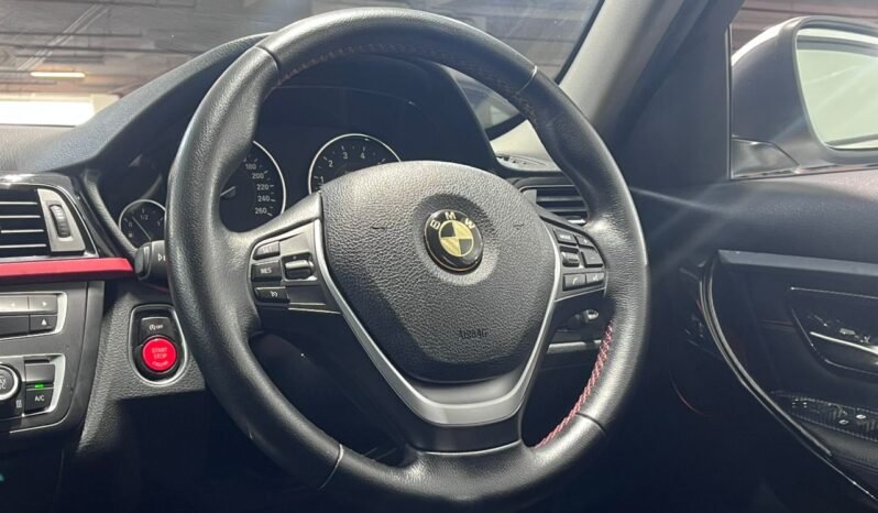 
								2013 BMW 320i (CKD) 2.0 (A) FULL LOAN full									