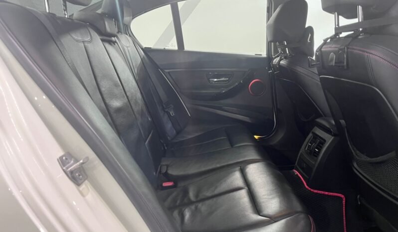 
								2013 BMW 320i (CKD) 2.0 (A) FULL LOAN full									