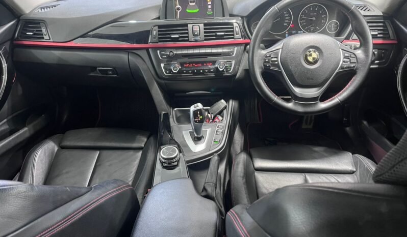 
								2013 BMW 320i (CKD) 2.0 (A) FULL LOAN full									