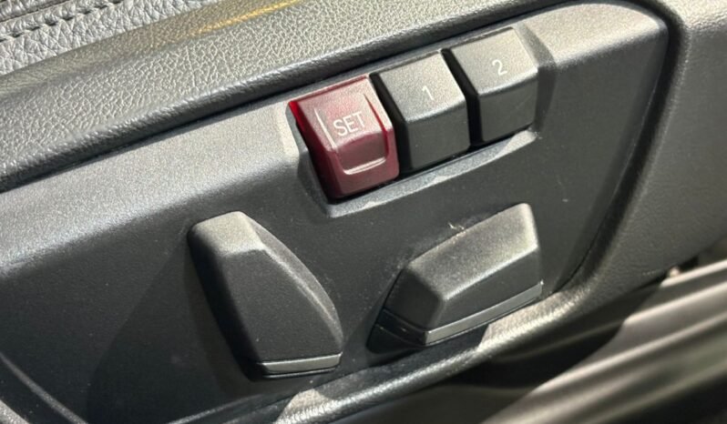 
								2020 BMW 320i (CKD) 2.0 (A) FULL LOAN /ONE OWNER / TIPTOP CONDITION / 1 YEAR WARRANTY full									