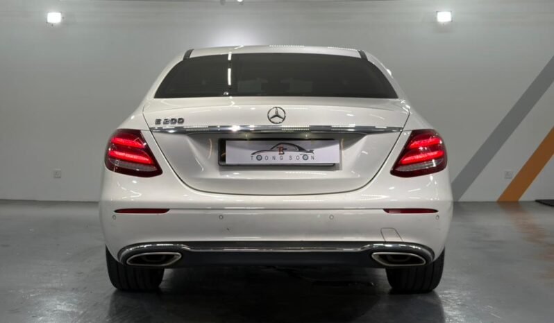 
								2017 Mercedes-Benz E200 2.0 Avantgarde Sedan NEW CAR CONDITION/ 3 YEARS WARRANTY/ ONE OWNER full									