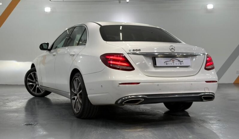 
								2017 Mercedes-Benz E200 2.0 Avantgarde Sedan NEW CAR CONDITION/ 3 YEARS WARRANTY/ ONE OWNER full									
