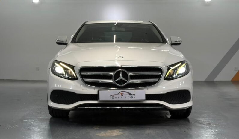 
								2017 Mercedes-Benz E200 2.0 Avantgarde Sedan NEW CAR CONDITION/ 3 YEARS WARRANTY/ ONE OWNER full									