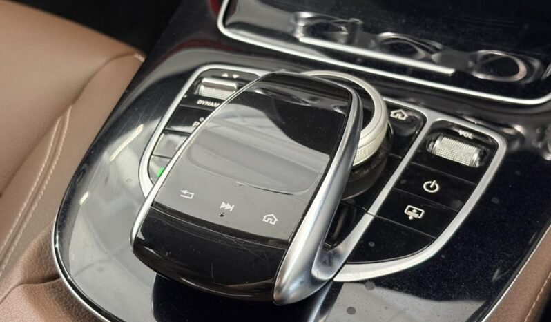 
								2017 Mercedes-Benz E200 2.0 Avantgarde Sedan NEW CAR CONDITION/ 3 YEARS WARRANTY/ ONE OWNER full									