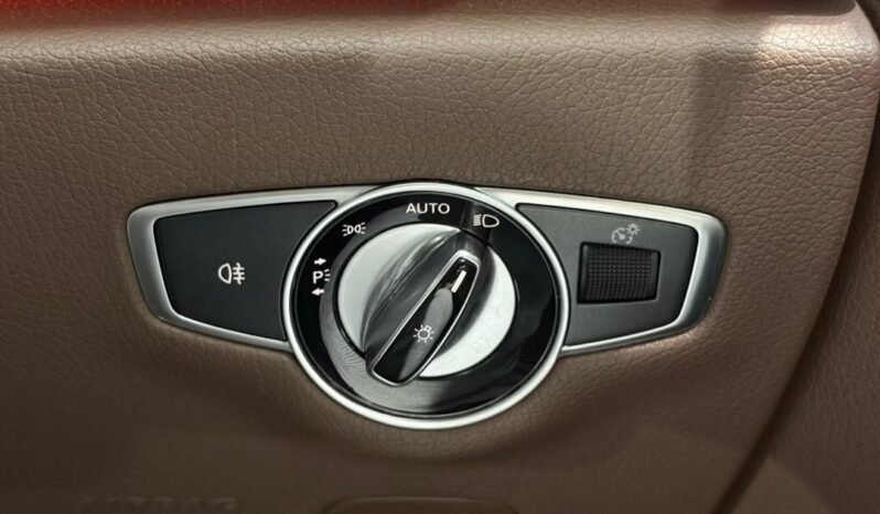 
								2017 Mercedes-Benz E200 2.0 Avantgarde Sedan NEW CAR CONDITION/ 3 YEARS WARRANTY/ ONE OWNER full									