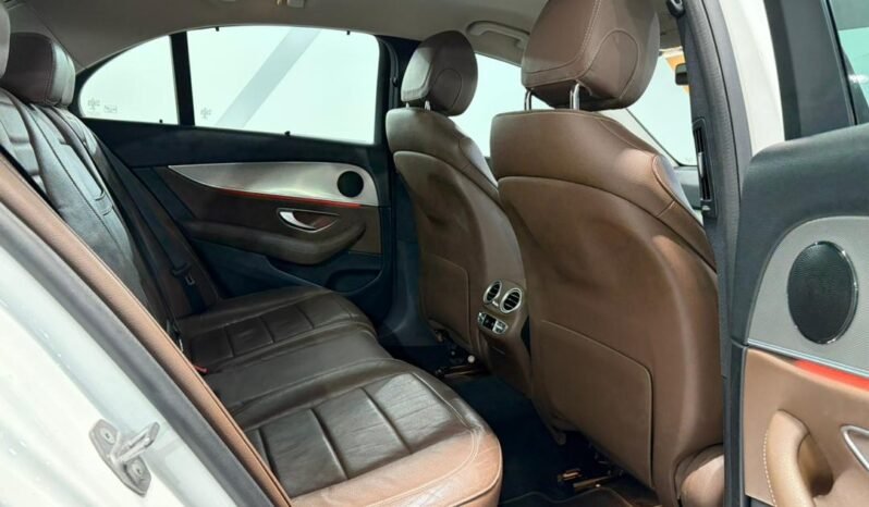 
								2017 Mercedes-Benz E200 2.0 Avantgarde Sedan NEW CAR CONDITION/ 3 YEARS WARRANTY/ ONE OWNER full									