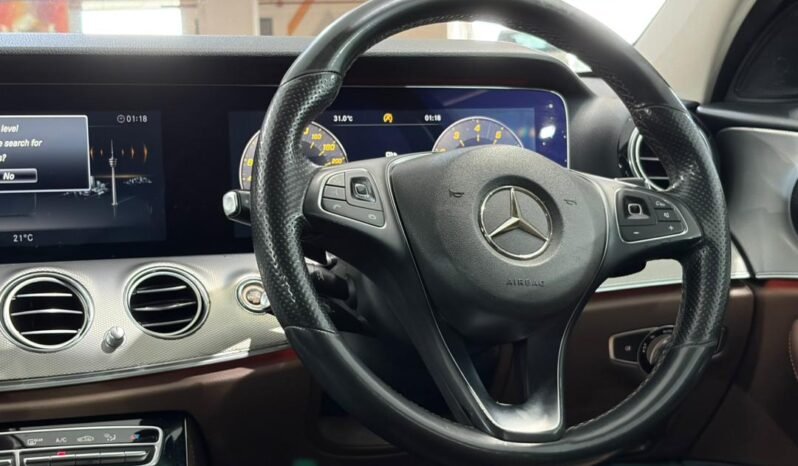 
								2017 Mercedes-Benz E200 2.0 Avantgarde Sedan NEW CAR CONDITION/ 3 YEARS WARRANTY/ ONE OWNER full									