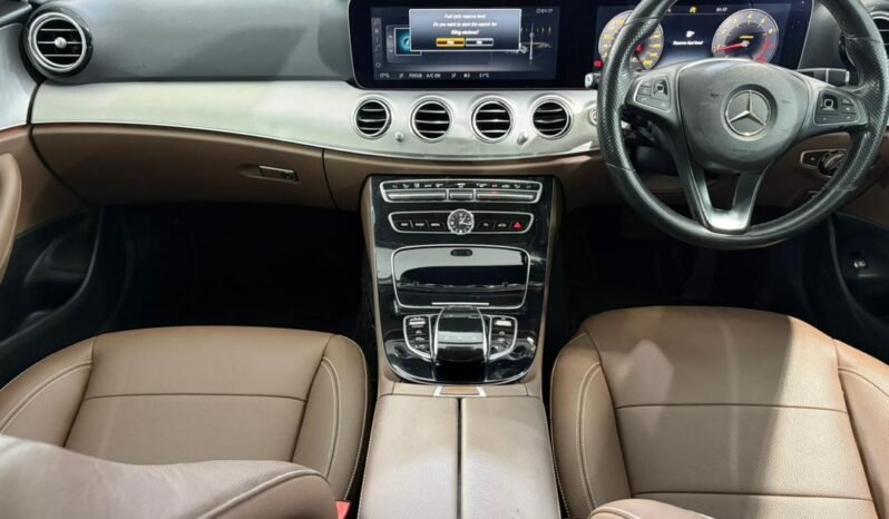 
								2017 Mercedes-Benz E200 2.0 Avantgarde Sedan NEW CAR CONDITION/ 3 YEARS WARRANTY/ ONE OWNER full									