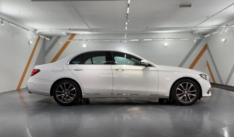 
								2017 Mercedes-Benz E200 2.0 Avantgarde Sedan NEW CAR CONDITION/ 3 YEARS WARRANTY/ ONE OWNER full									