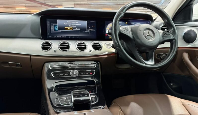 
								2017 Mercedes-Benz E200 2.0 Avantgarde Sedan NEW CAR CONDITION/ 3 YEARS WARRANTY/ ONE OWNER full									