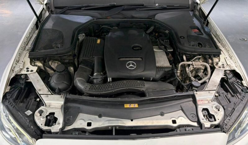 
								2017 Mercedes-Benz E200 2.0 Avantgarde Sedan NEW CAR CONDITION/ 3 YEARS WARRANTY/ ONE OWNER full									