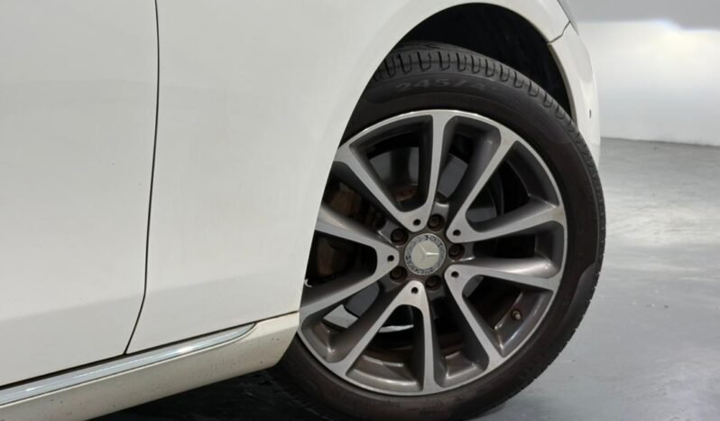 
								2017 Mercedes-Benz E200 2.0 Avantgarde Sedan NEW CAR CONDITION/ 3 YEARS WARRANTY/ ONE OWNER full									