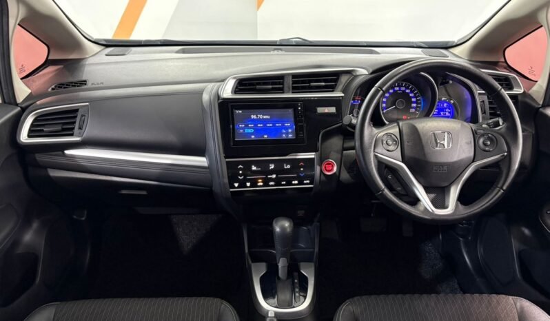 
								2017 Honda JAZZ 1.5 V (A) / FULL LOAN / TIPTOP CONDITION / 1 YEAR WARRANTY full									