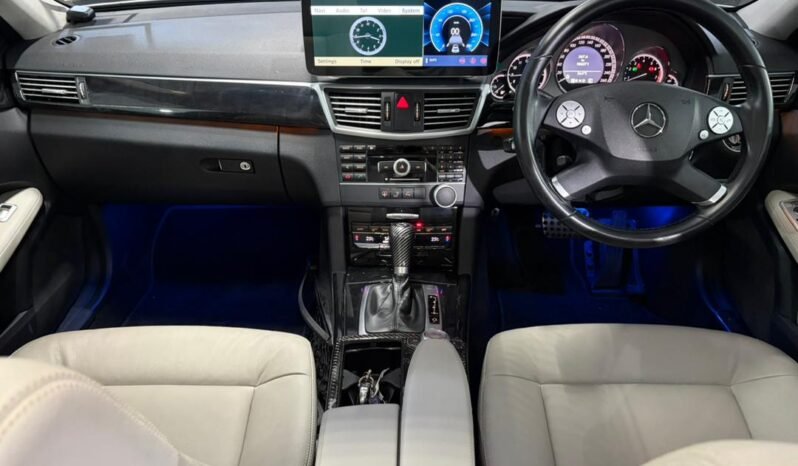 
								MERCEDES BENZ E250 full									