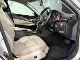 
										MERCEDES BENZ E250 full									