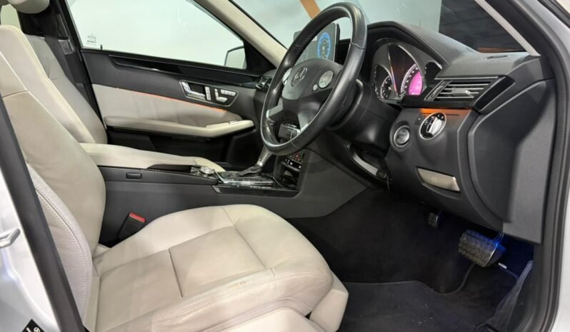 
								MERCEDES BENZ E250 full									