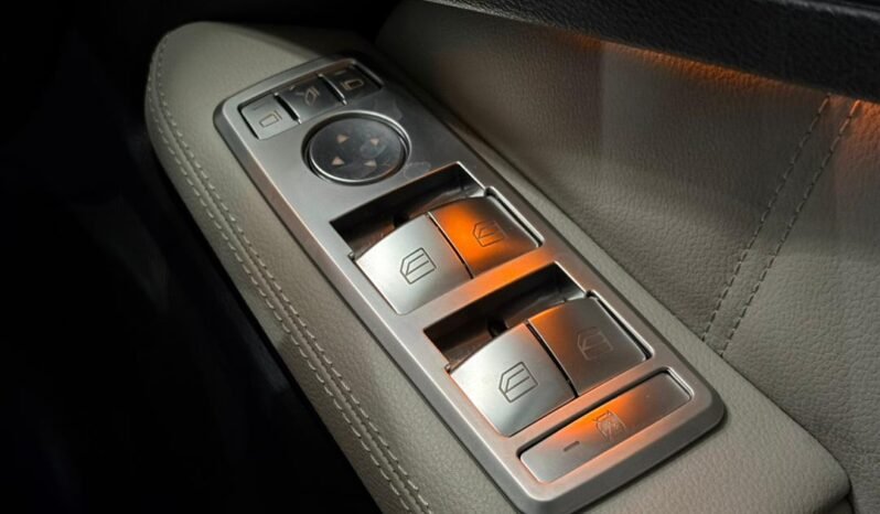 
								MERCEDES BENZ E250 full									