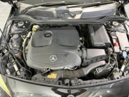 
										MERCEDES BENZ A200 AMG LINE full									