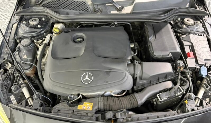 
								MERCEDES BENZ A200 AMG LINE full									
