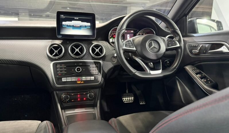 
								MERCEDES BENZ A200 AMG LINE full									
