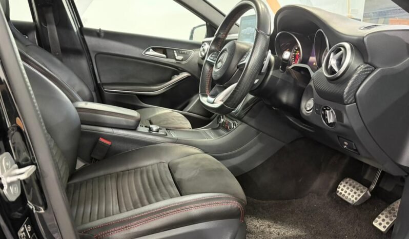 
								MERCEDES BENZ A200 AMG LINE full									