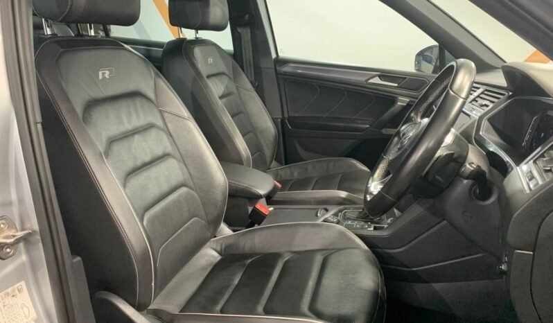 
								VOLKSWAGEN TIGUAN ALLSPACE TSI R-LINE 2.0L full									