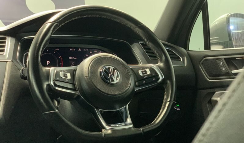 
								VOLKSWAGEN TIGUAN ALLSPACE TSI R-LINE 2.0L full									