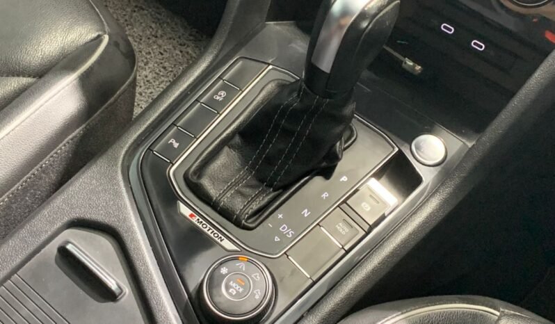 
								VOLKSWAGEN TIGUAN ALLSPACE TSI R-LINE 2.0L full									