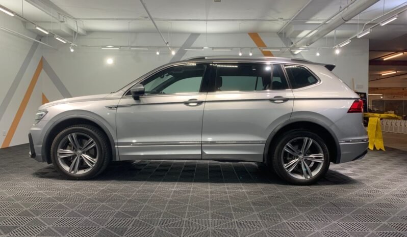 
								VOLKSWAGEN TIGUAN ALLSPACE TSI R-LINE 2.0L full									
