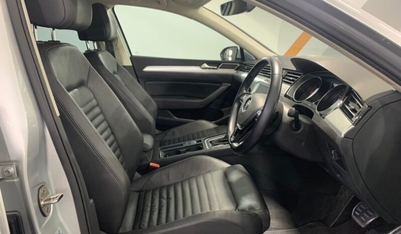 
								2019 Volkswagen PASSAT 1.8 TSI COMFORTLINE (CKD)/ FULL LOAN / TIPTOP CONDITION / 1 YEAR WARRANTY full									