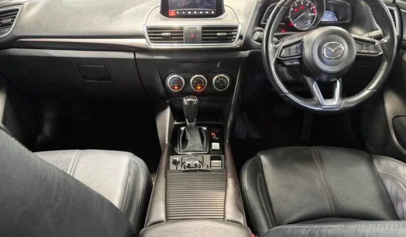 
								2017 Mazda 3 2.0 HIGH SKYACTIV (CKD) (A) FULL LOAN/ ONE OWNER / GREAT A CONDITION full									