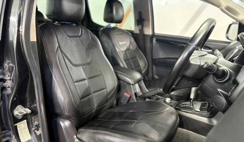 
								2017 Isuzu D-MAX 2.5 PREMIUM 4X4 MY2013 FACELIFT (A) FULL LOAN /ONE OWNER / TIPTOP CONDITION / 1 YEAR WARRANTY full									