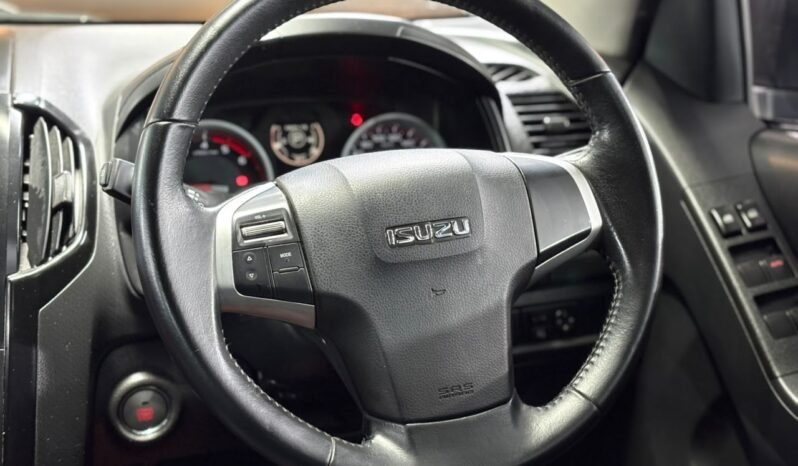 
								2017 Isuzu D-MAX 2.5 PREMIUM 4X4 MY2013 FACELIFT (A) FULL LOAN /ONE OWNER / TIPTOP CONDITION / 1 YEAR WARRANTY full									