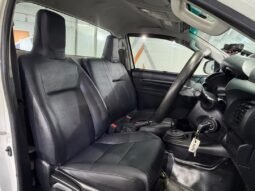 
										TOYOTA HILUX 2.4L FACELIFT (MT) full									