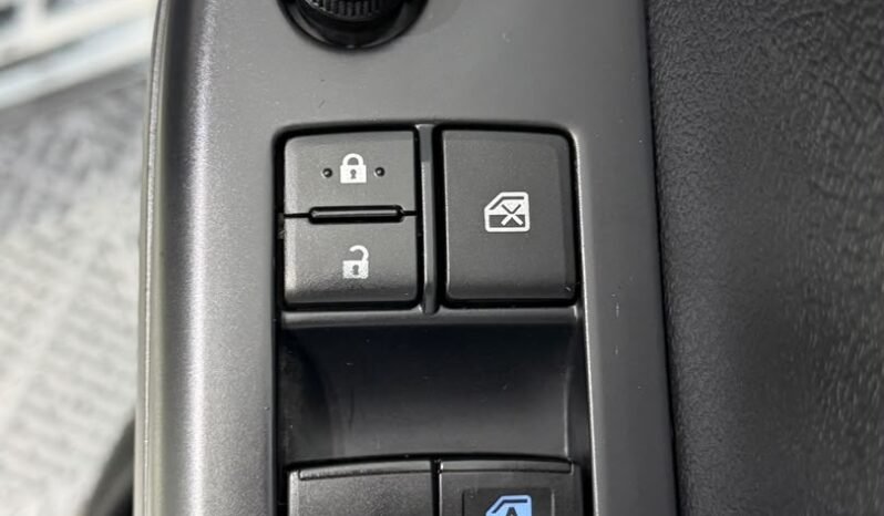 
								TOYOTA HILUX 2.4L FACELIFT (MT) full									