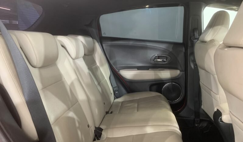 
								HONDA HRV 1.8L RS (AT) full									