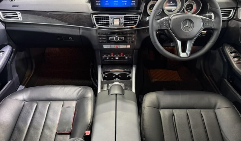 
								MERCEDES BENZ E250 CGI 2.0 (AT) full									