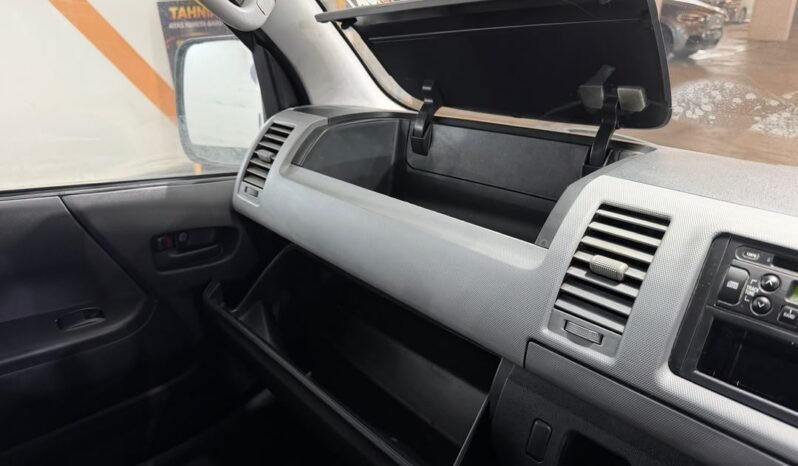 
								TOYOTA HIACE PANEL VAN 2.5 D (M) full									