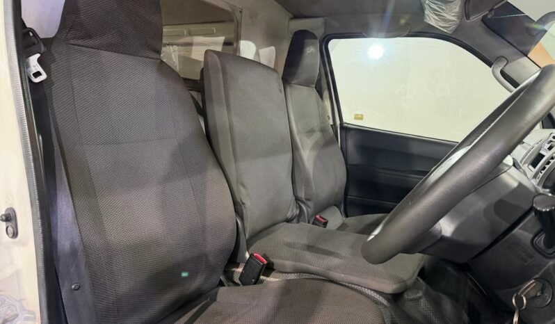 
								TOYOTA HIACE PANEL VAN 2.5 D (M) full									